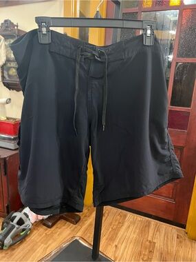 Maui Rippers Black Board Shorts - Classic Swim Trunks